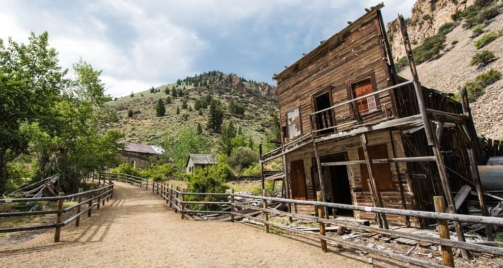 11-creepy-idaho-ghost-towns-you-ll-never-forget